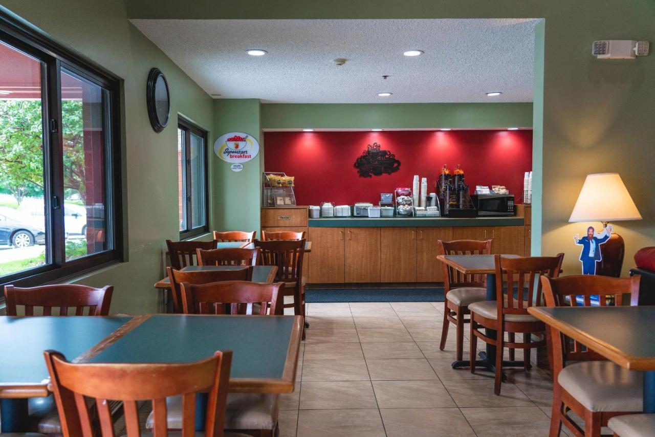 Super 8 By Wyndham Elgin Exterior foto
